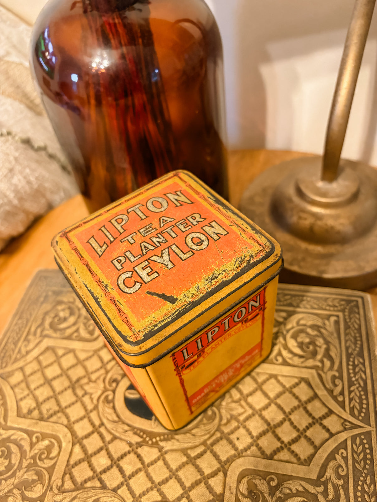 Vintage 1990s Lipton Tea Planter Ceylon Advertising Tin
