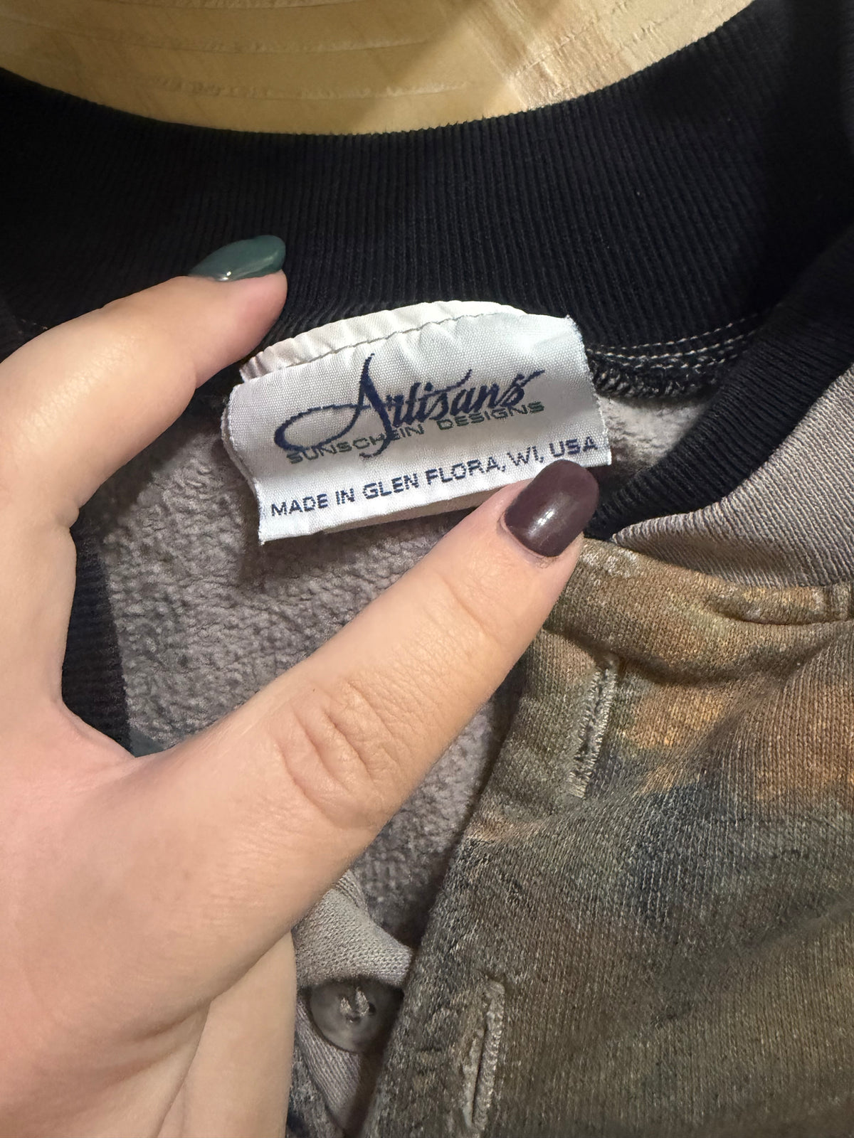Vintage Artisans Whitetail Deer Hunting Sweatshirt | Made in USA | 2X