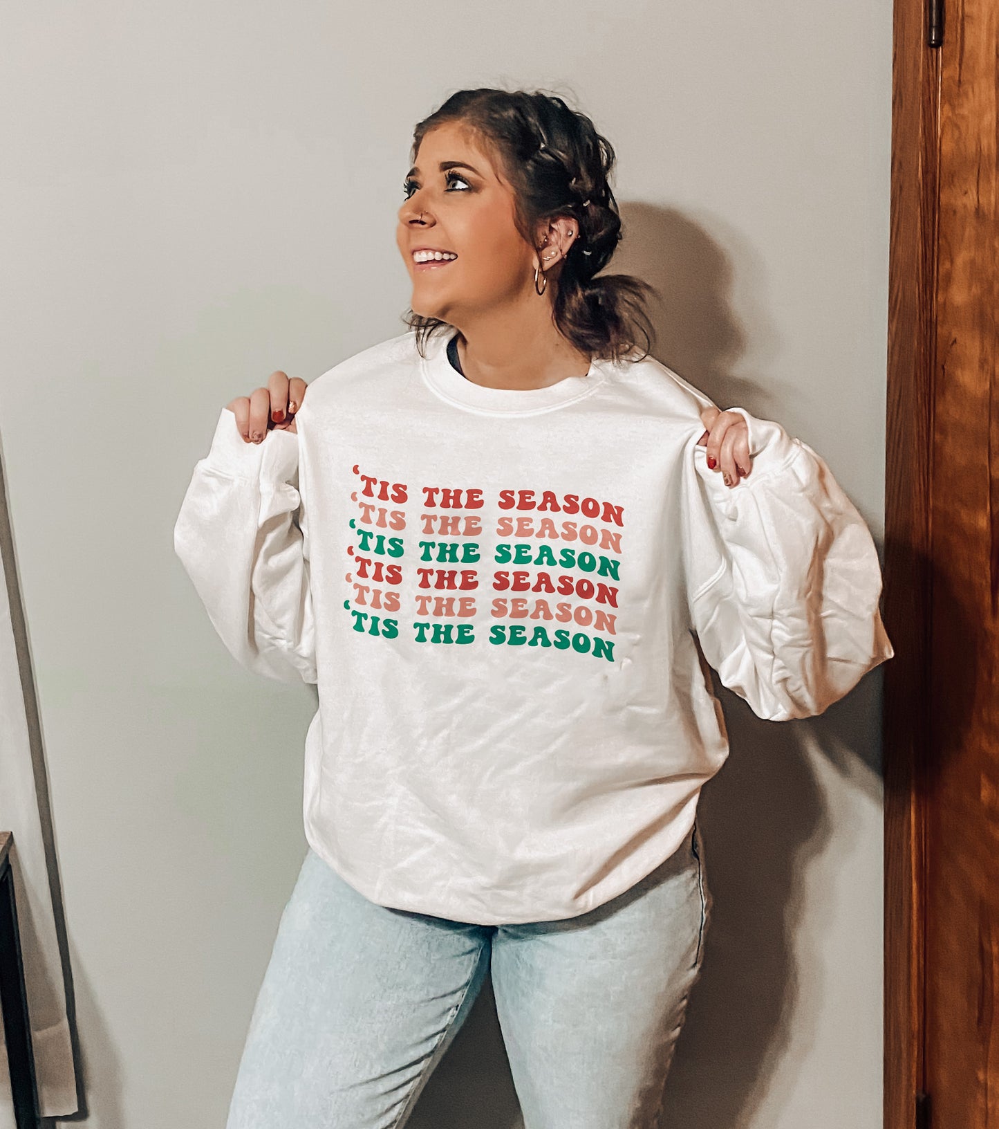 Retro Tis The Season - Crewneck Sweatshirt